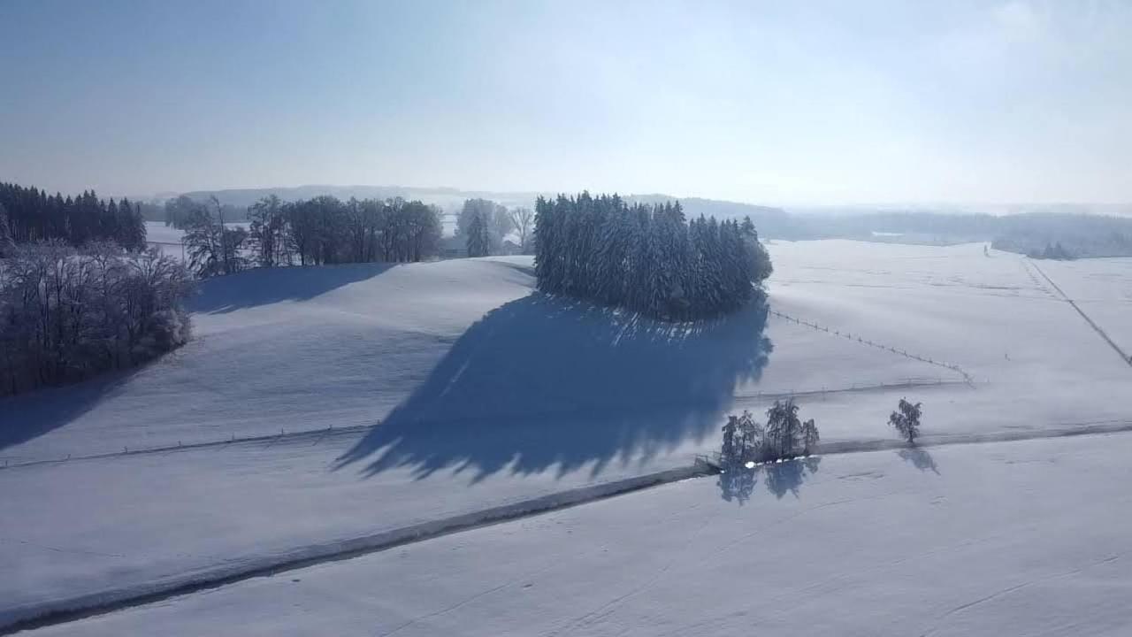 Allgaeu Bergblick ลอยท์เคียร์ช อิม อัลล์กอย ภายนอก รูปภาพ
